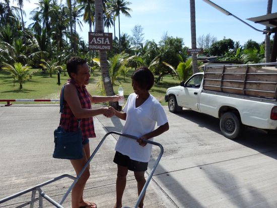 Verabschiedung von Get, das ist die Angestellte bei den Asia Bungalows die sich um alles kümmert.