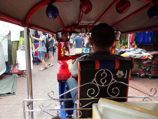 Los gehts, ab durch die Menge.