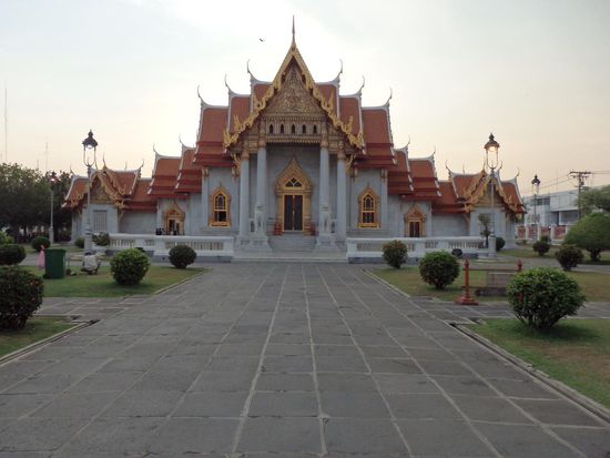 Dritter Stop: Wat..... Wir haben den Namen vergessen,
Ganz nett, aber nun reicht es uns, wir haben genug Wats gesehen fürs erste.