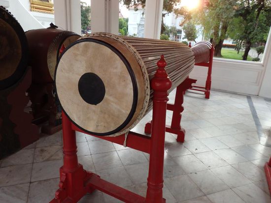 Eine Riesentrommel im Wat mit dem vergessenen Namen.