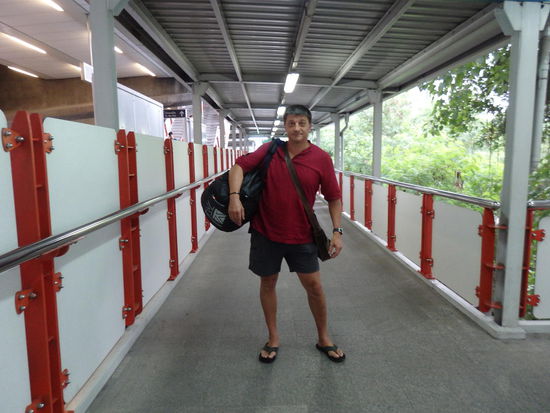 Vom Hotel aus sind wir mit dem Taxi zur ersten Airport Link Station (Phaya Thai gefahren, ab hier mit dem Airport Rail Link direkt in den Flughafen.