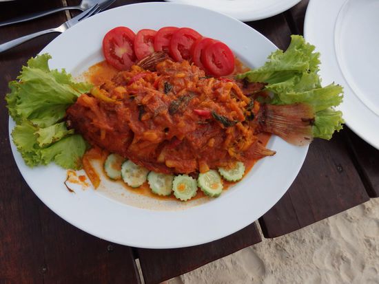 Gang Choo Chee 
Medium coconut cream curry blended with diced pineapple and capsicum. Garnished with a blend off fresh island herbes.