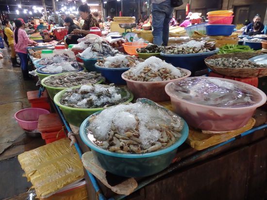 Und dann gibt es noch den Lebensmittelmarkt .... Super.... Und schon fängt wieder der Magen an zu knurren.....