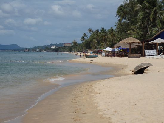 Blick nach rechts von unsrer Bungalowanlage.