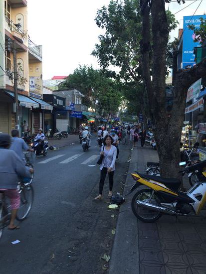 Fahrrad wird hier auch vermehrt gefahren und e-bikes gibt es vereinzelt auch schon.