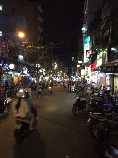 Abends erwacht dann das Nachtleben, was hier bis 2 Uhr in der Nacht gut möglich ist.