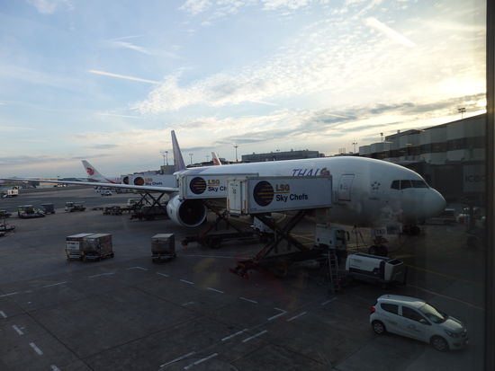 Der Flieger kommt spät und muss noch vorbereitet werden, die erste Verspätung....