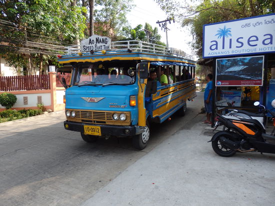 Mit dem Bus zum Sammelplatz