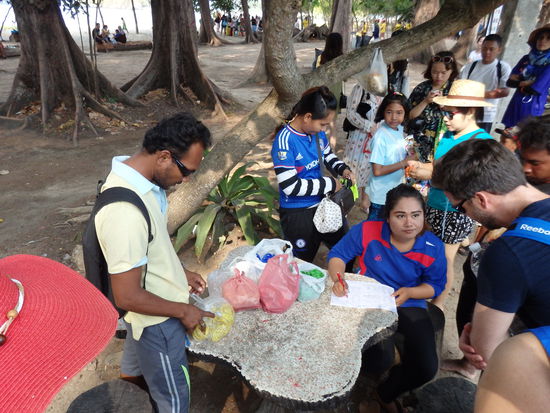 Jeder nur ein Bändchen