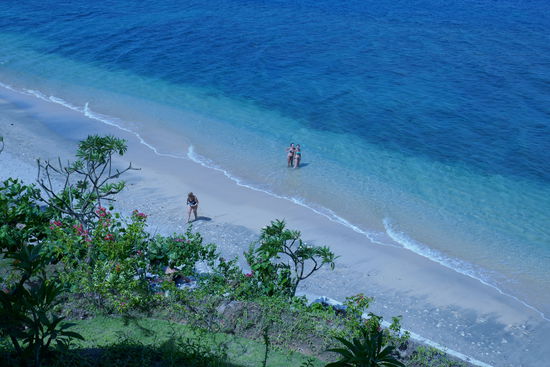 Viele Stufen abwärts haben wir den schönsten Strand erlebt bei unserer Tour. Die Wellen und die Strömung hatten es in sich und wir sind teilweise umgepurzelt, wie Treibholz.