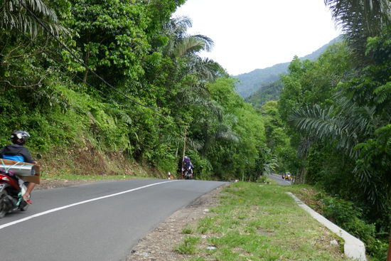 Unterwegs ...... weiter zum Wasserfall.