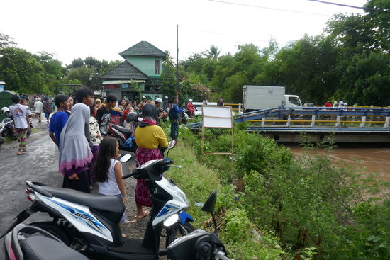 Wir haben nachgefragt, es wurde niemand im Dorf verletzt.