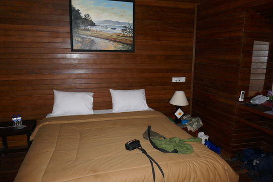 ... ist von innen sehr duster, das viele Holz ist schon Geschmacksache. Und für Hellhörige nicht geeignet.