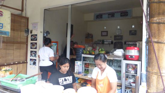 Zum 2. Mal sind wir in Run´s Warung gelandet und haben auch dieses Mal sehr gut und sehr günstig gegessen. Sollten wir ein 3. Mal dort hinkommen werden wir einen Tag vorher die Balinesische Ente bestellen.