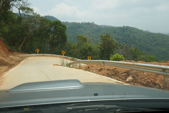 Hier wieder auf dem ausgebauten Straßenstück, welcher vom Stausee kommt.....