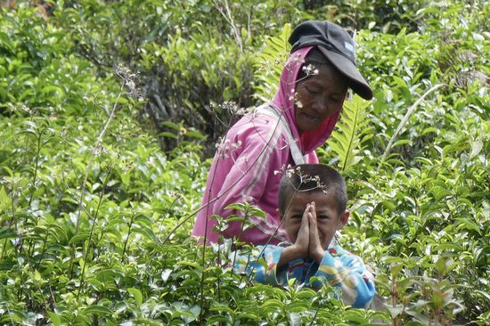Der Junge hat sich über eine Abwechslung gefreut und uns mit einem hohen Wai verabschiedet.