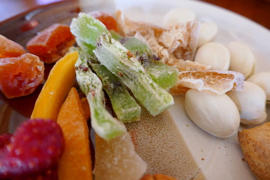 Bei der Teeverkostung gab es auch leckere getrocknete Früchte, die sehen nicht nur lecker aus, die waren auch richtig gut.