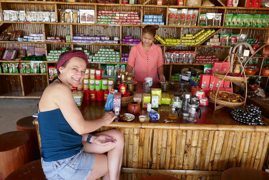 Die Auswahl ist groß, Oolong Tee, Jasmin Tee und und eine Bütenteemischung, Gewürze und getrocknete Früchte.