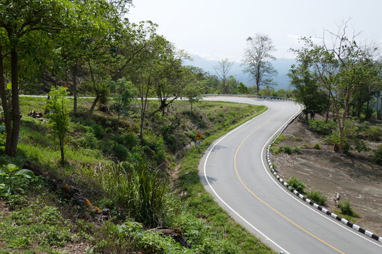 Wenn man nicht selbst Auto fährt, wäre es von Vorteil, Reisetabletten dabei zu haben. Wir hatten keine. Der gesamte Loop ca. 850 km, den wir gefahren sind hat ca. 3000 Kurven, da hat man nicht wirklich Lust, während der Fahrt etwas zu essen.