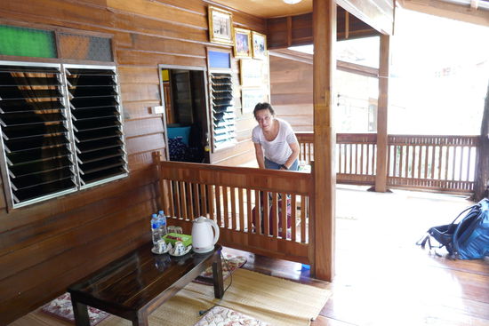 Wir haben uns hier in einem Homestay einquartiert, Klima gibt es nicht, braucht man auch nicht, es kühlt schön ab nachts hier in den Bergen.