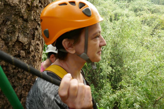 Angst hatten wir hier keine, ist alles sehr professionell und solange man gut angeseilt ist, ist die Höhe auch egal.