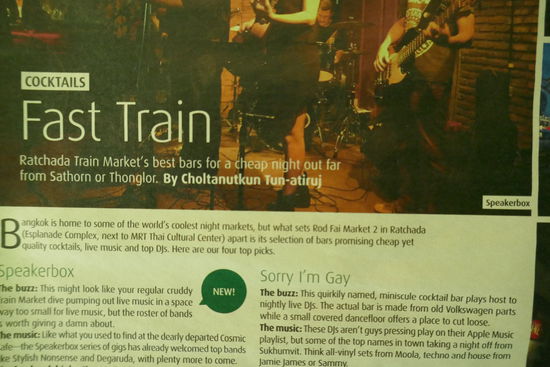 Ein wirklich schöner Auftakt in Bangkok und auch sehenswert. Eine Riesenauswahl an leckerem Essen, wir hätten gerne noch mehr probiert, es sah alles soooo lecker aus.
Hier sieht man so gut wie keine Farangs ..... nur Asiaten.