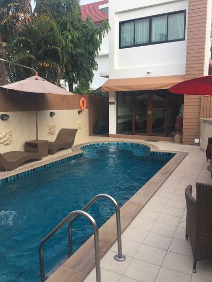 Pool mit Gegenstromanlage.