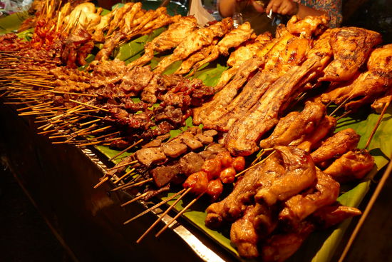 Und das Essen darf natürlich auch auf der Walking Street nicht fehlen.