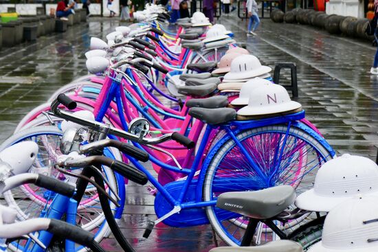 Die Helme benutzt hier keiner.