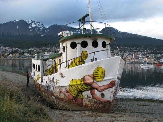 Wie nicht anders zu erwarten verrotten hier natürlich auch ein paar Boote.