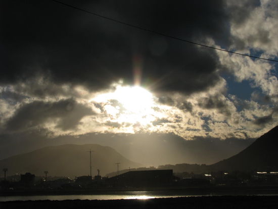 Es bleibt bis 22 h Uhr hell.