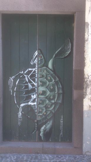 In der bunten Gasse am Busbahnhof.