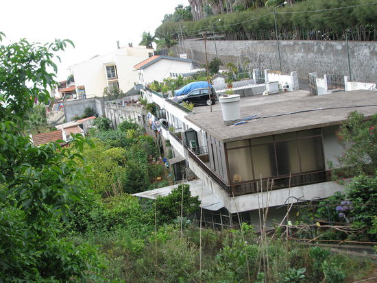 Umständehalber kommt das Auto auch mal aufs Dach.