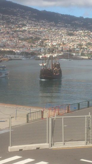 Wo ein echter Prinz ist, sind auch die Amis nicht weit - sie haben sogar eine beschwerliche Schiffsreise auf sich genommen 