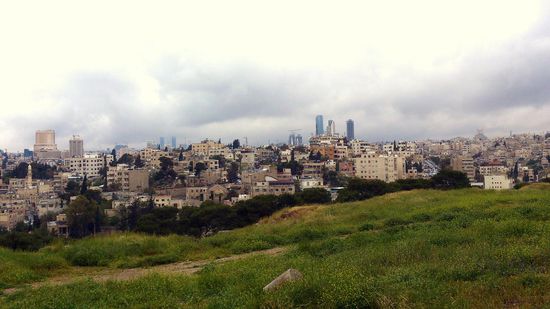 Hier ein Teil der Hochhäuser... ein riesiges modernes Viertel ist in der Planung bzw. im Bau.