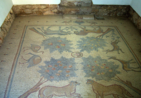 Die Mosaiken sind meist aus dem 6. und 7. Jahrhundert. Hier bekam ich extra ein Eisengitter aufgeschlossen, daß beim Fotografieren gestört hat .