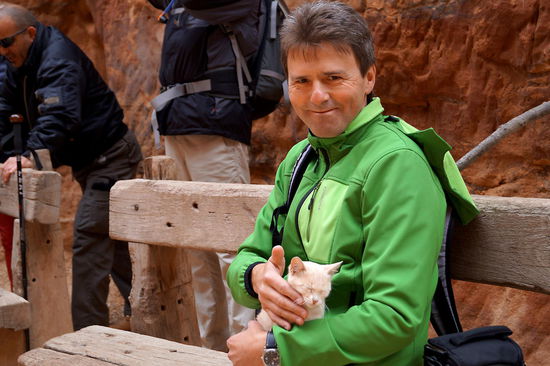 im Hintergrund unser Guide Osama