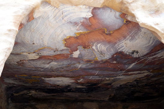 die Höhlendecken...teilweise durch Rauch geschwärzt