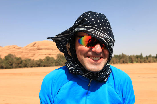 (c) C. Hartig
Auf den Jeeps hatten wir uns als Sonnenschutz mehr oder weniger traditionell Tücher um den Kopf gebunden - mein Schal war etwas zu kurz.