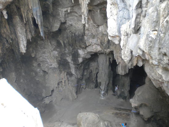 Da geht es rein in die Höhle.