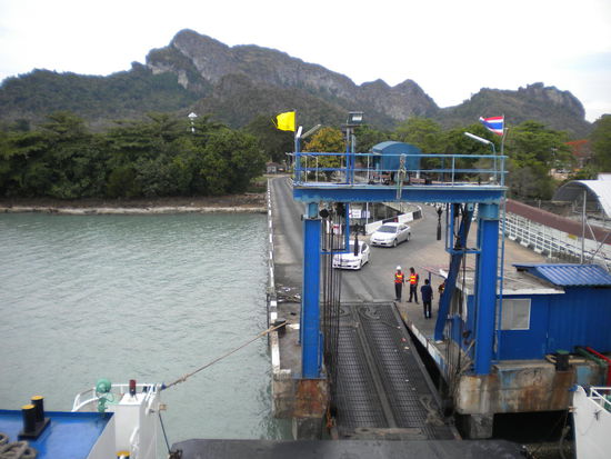 Fähranleger nach Samui.