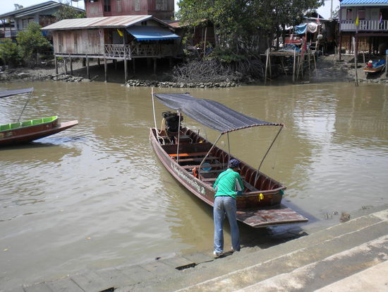 Unser Boot mit nettem Fahrer.