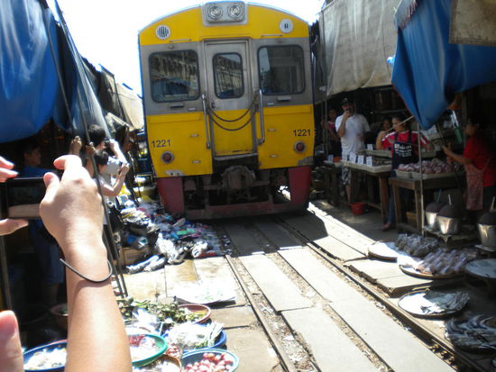 Da faehrt er hin, enge Angelegenheit.