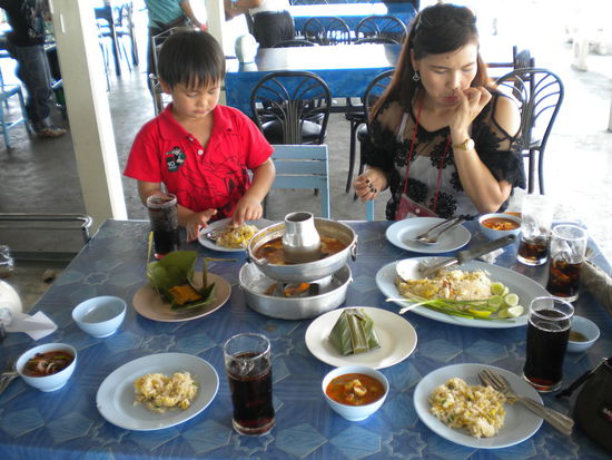 Mittagessen in Bang Saen.
