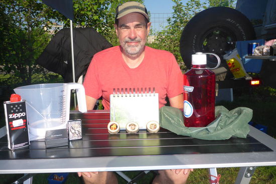 Geburtstag in Riga, der Jubilar mit seinen Geschenken, lieben herzlichen Dank Marianne, Simone, Joanathan und Katja. Ganz lieben Dank auch für die vielen guten Wünsche via Gästebuch und Mail