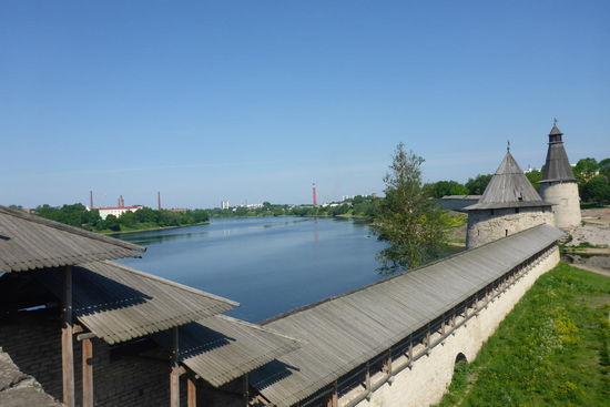 Blick vom Kreml auf Pskov