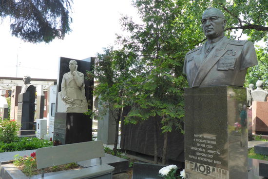 Friedhof der Mächtigen, die es nicht an die Kremlmauer geschafft haben