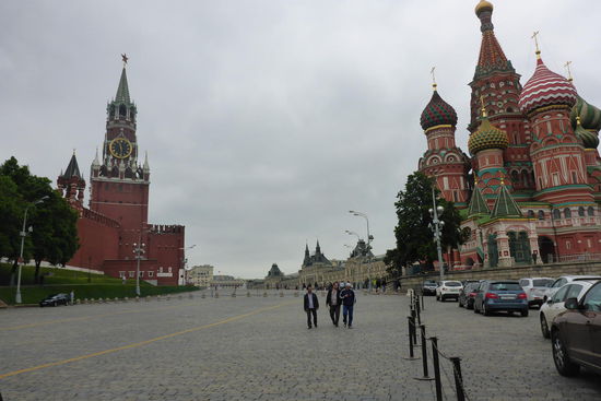 Eingang zum Roten Platz: Hier landete heute (28.5.2014) vor exakt 27 Jahren ein deutscher Außenseiter sein einmotoriges Sportflugzeug und der Pilot, Matthias Rust, vorübergehend im russischen Knast. Danach rollten beim russischen Militär nicht vorübergehend einige Köpfe.