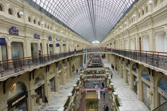 Gigantische Raumverhältnisse im Kaufhaus Gum