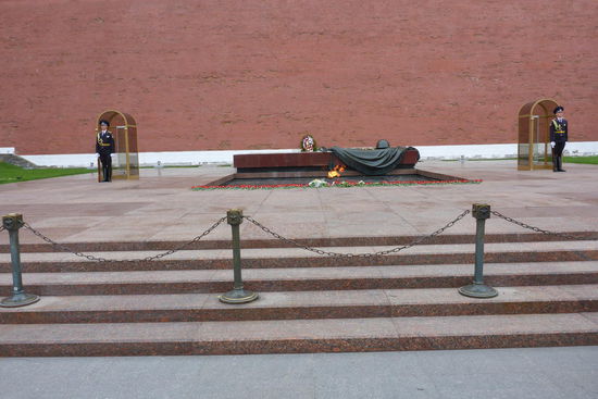 Ehrenwache am Grab des Unbekannten Soldaten im Alexandergarten an der Kremlmauer